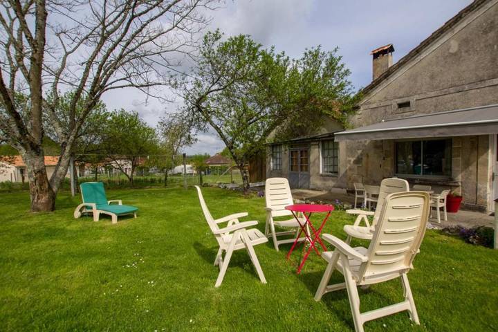 Location de vacances pour 6 personnes, avec terrasse et jardin, animaux acceptés à Tocane-Saint-Apre - 2