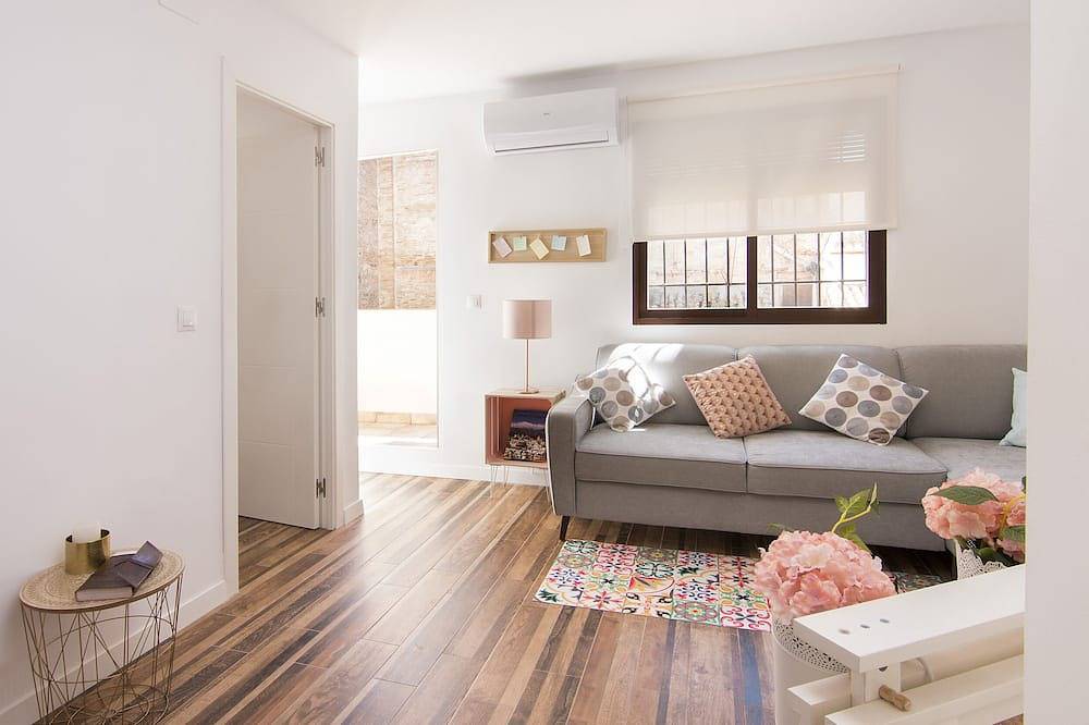 Entire apartment, Attic Next To Bib Rambla Free Wifi in Centro-Sagrario, Granada