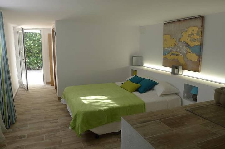 Villa komplett in Frieden renoviert, 100 m vom Meer entfernt und in der Nähe der Strände in Torredembarra, Costa Dorada