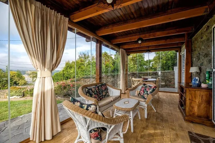 Casa de vacaciones para 7 personas, con vistas además de balcón y jardín - 1