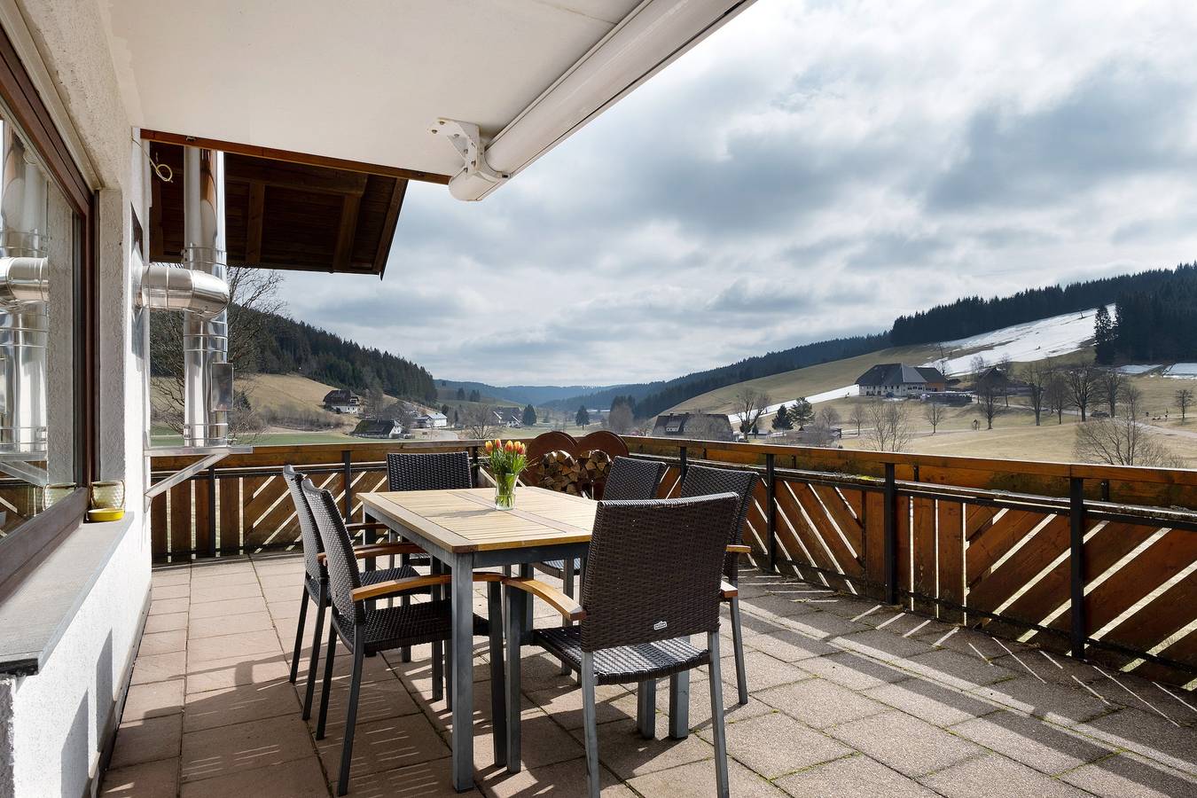 Ganze Wohnung, Ferienwohnung 'Panorama' mit Gemeinschaftsgarten, Balkon und Wi-Fi in Suedlicher Schwarzwald, Titisee-Neustadt