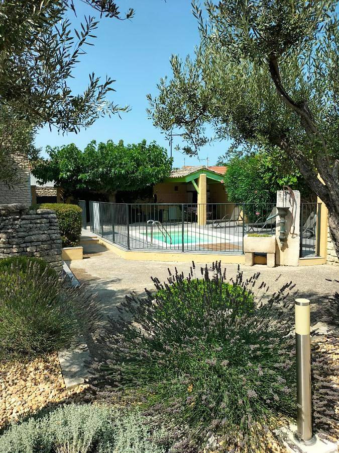 Location de vacances pour 6 personnes, avec piscine et jardin ainsi que sauna et vue, animaux acceptés à Mollégès - 4