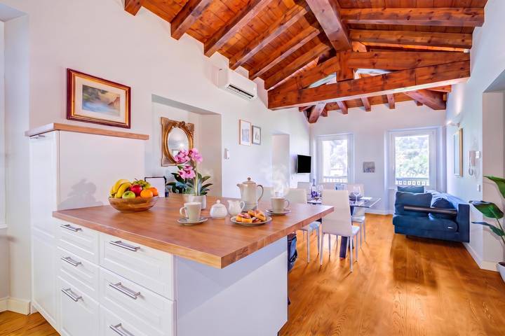 Apartamento entero, Paul | Spacious Central Apart & Garage in Spiaggia delle Rive (Salò), Saló