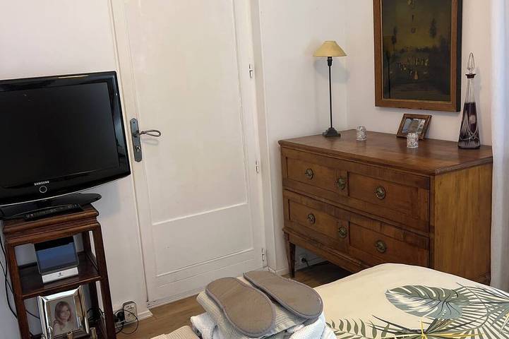 2 pièces en rez de jardin avec accès direct au jardin, à la piscine et barbecue in Gradignan, Région de Bordeaux