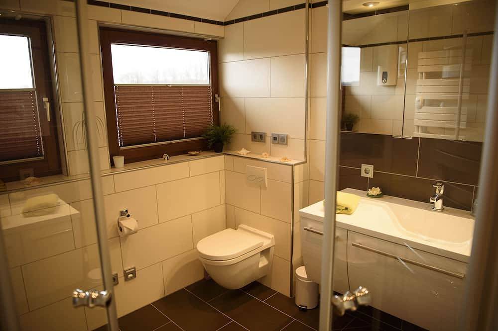 Ganze Wohnung, Die Ferienwohnung Lichtblick in Hehlen liegt im Knotenpunkt vom Weserbergland. in Hehlen, Landkreis Holzminden