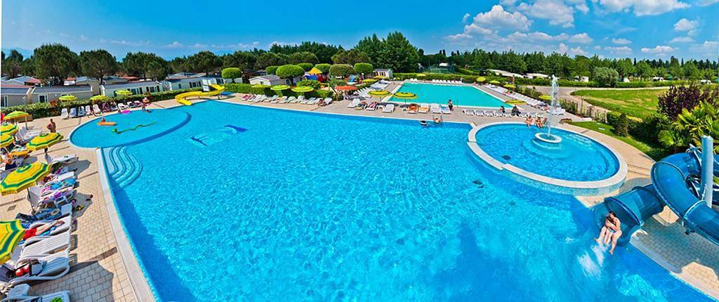 Resort per 5 persone, con piscina, adatto a famiglie con bambini in Lazise