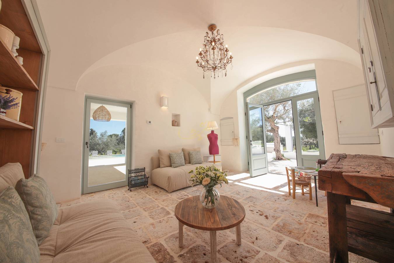 Td Marlù Luxury Trulli Experience w/Stunning Pool in Castellana Grotte, Provincia di Bari