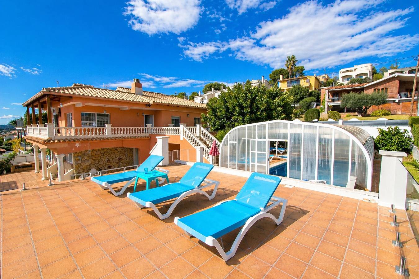 Vistas, playa, piscina y suite para invitados in Calafell, Costa Dorada