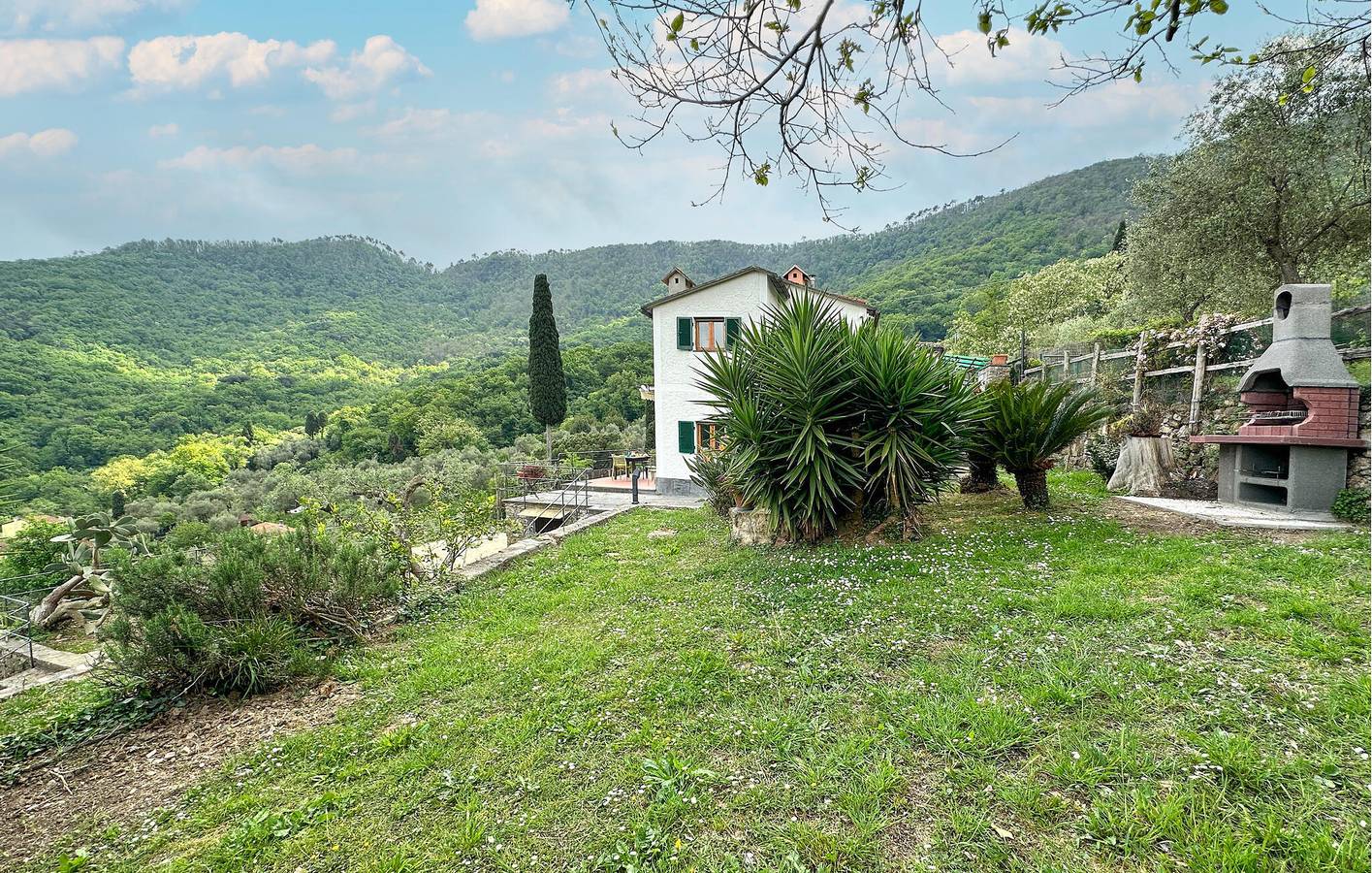 Charming 75m² Sea View Apartment with Terrace & Parking near Beach in Santa Margherita Ligure, Riviera di Levante