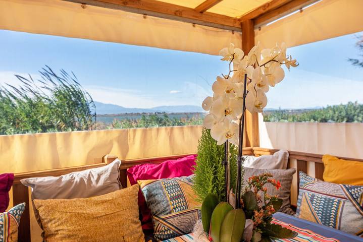Wohnwagen für 8 Personen, mit Whirlpool und Garten sowie Kinderpool und Seeblick