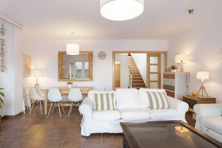 Entire apartment, Nueve Pies Surfhouse Apartment with Sea Views, Private Terrace, and Wi-Fi in Conil de la Frontera, Costa de la Luz