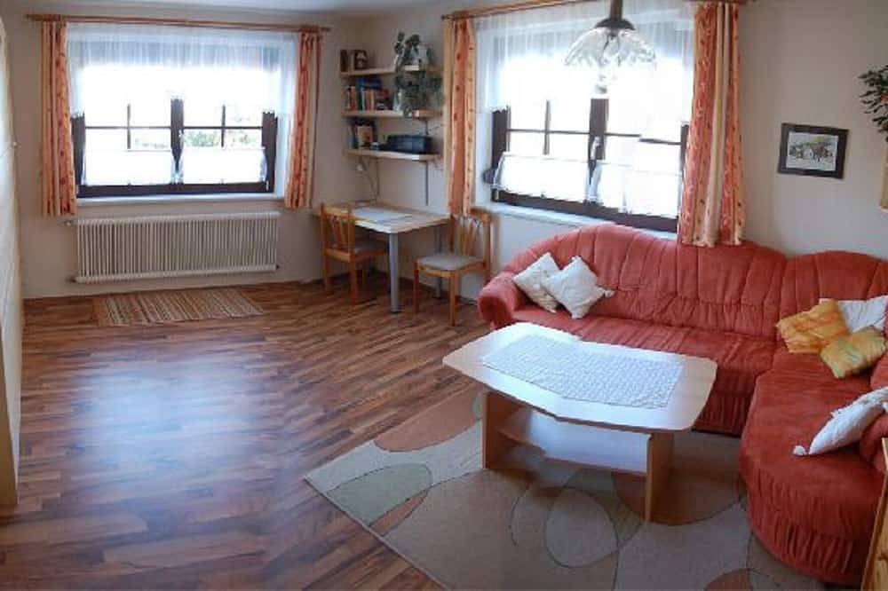 Ganze Wohnung, Gemütliche Ferienwohnung (ca. 55qm) mit geräumigem Bad und eigener Terrasse in Bezirk Zwettl