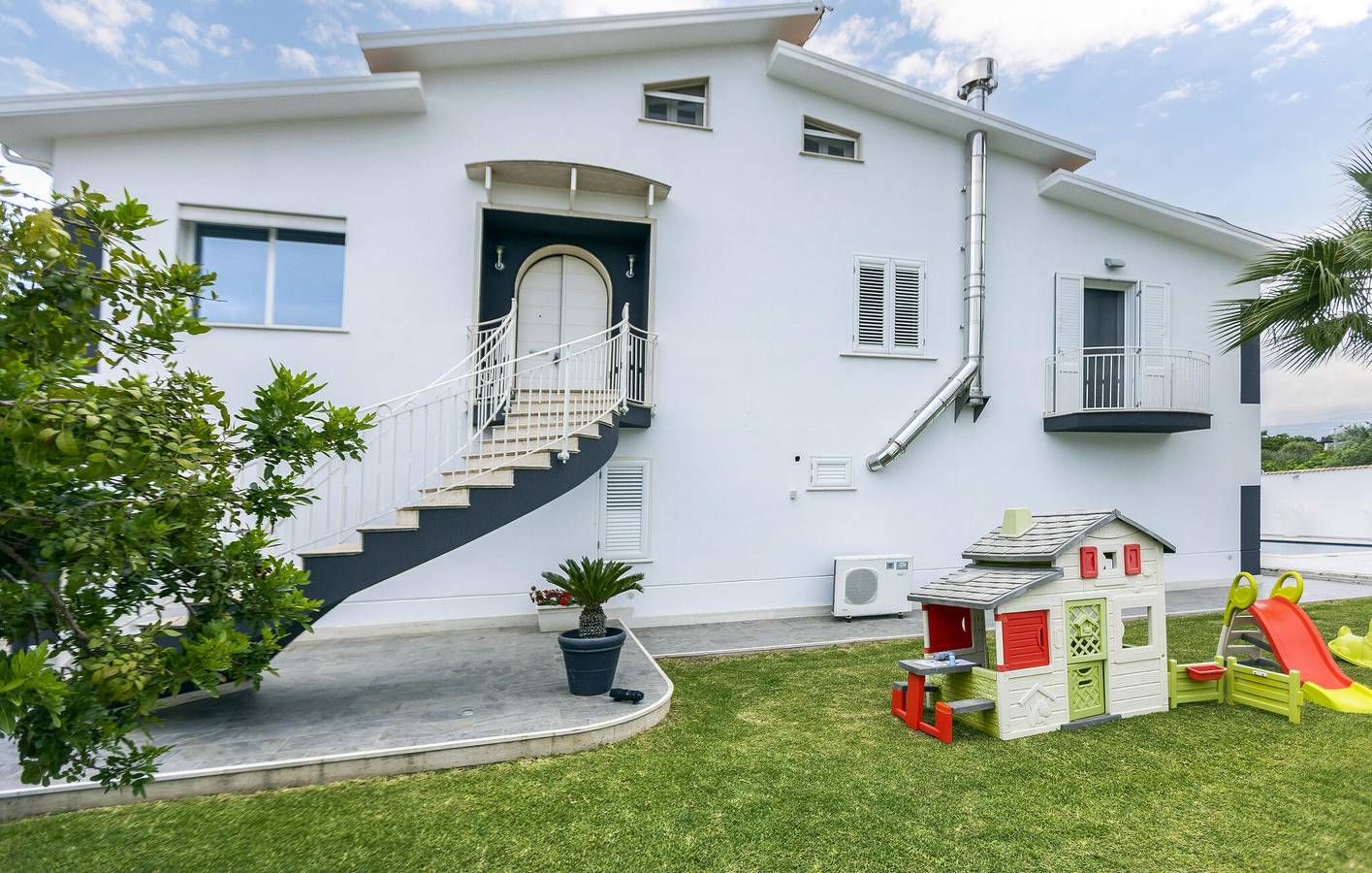 Jato Fluss Rückzug: Pool, Terrasse & A/C in geräumigem 260 Sqft Apt in Partinico, Palermo Provinz