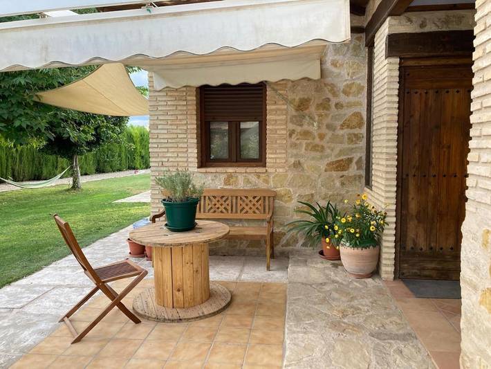 Casa de vacaciones para 7 personas, con vistas además de jardín y piscina - 1