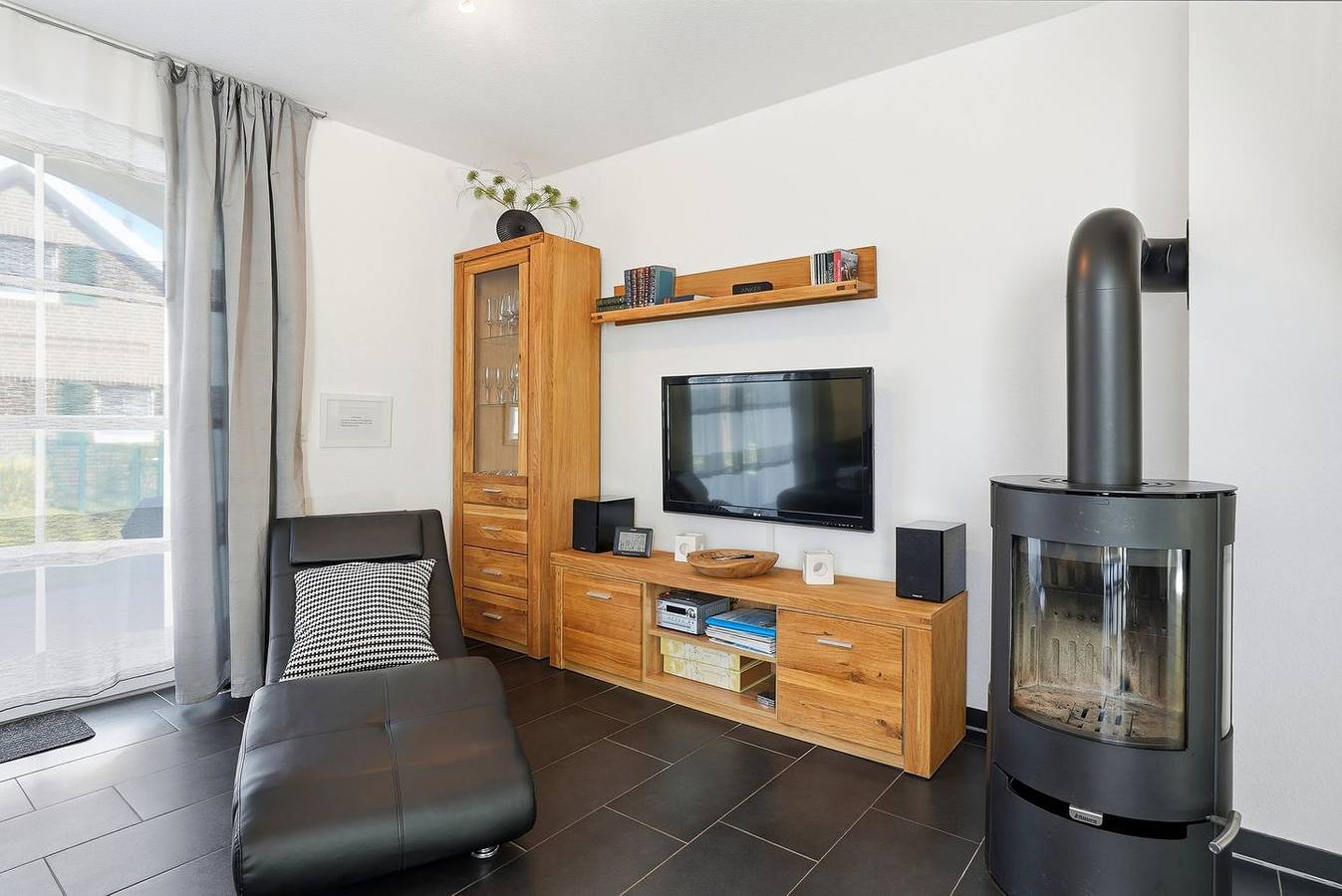 Achterblick: Ferienhaus mit 95 m², 3 Schlafzimmern, Kamin & Gemeinschaftssteg in Greetsiel, Krummhörn