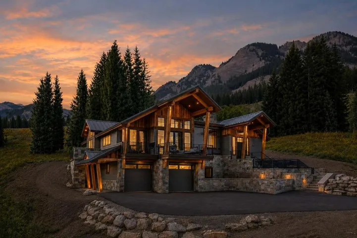Ferienhaus für 10 Personen, mit Terrasse und Whirlpool - 1