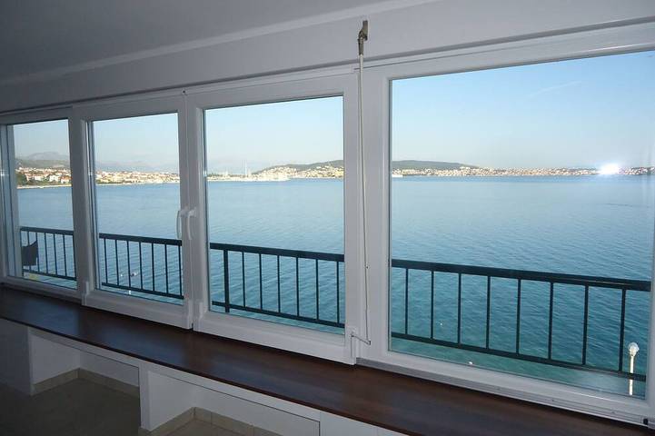 Ferienhaus für 12 Personen, mit Balkon und Garten in Seget Donji