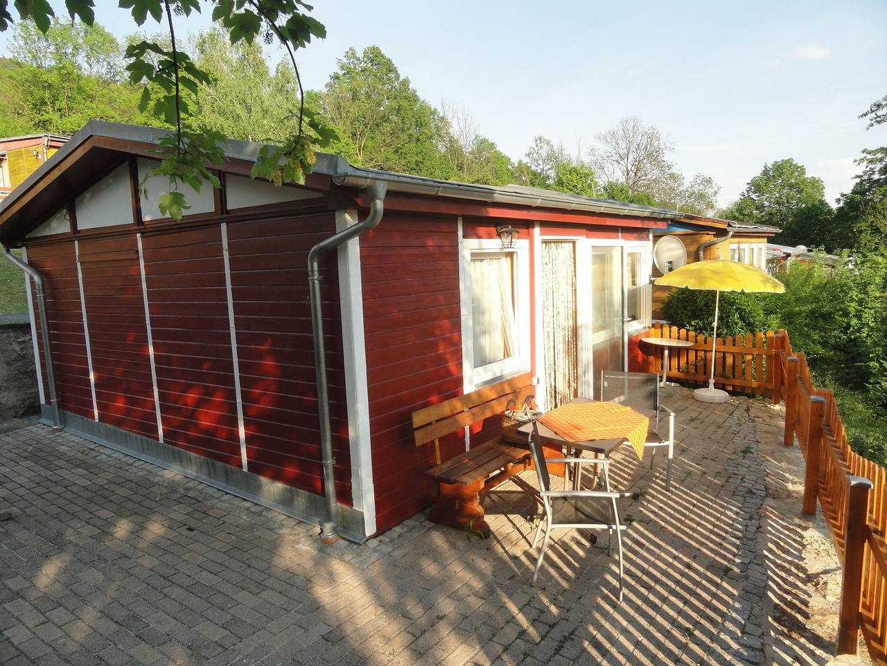Ganze Ferienwohnung, Bungalow Celny - Ferienhaus mit zwei Räumen in Bad Blankenburg, Saaleland