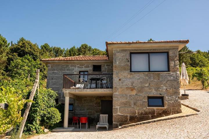 Casa de férias para 3 pessoas, com piscina e terraço e ainda jardim and vista em Castelo de Paiva