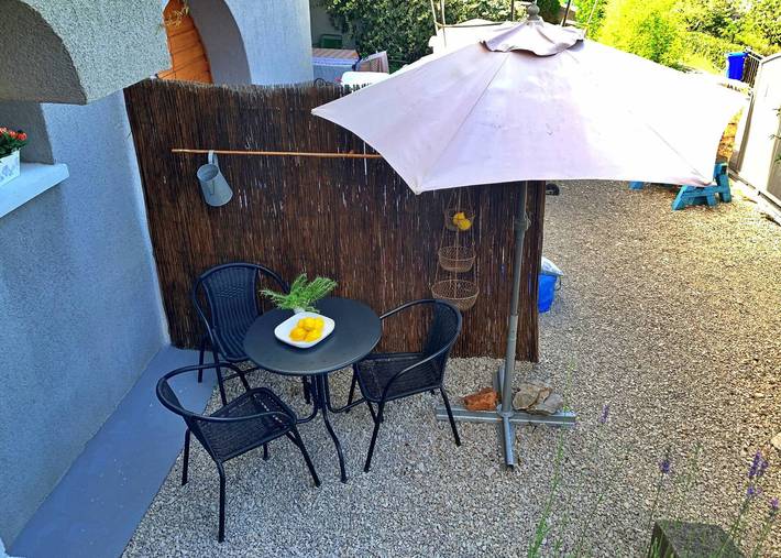 Ganze Wohnung, Studio-Apartment Savic - 90 m vom Meer entfernt, Erdgeschoss, Wlan, privater Parkplatz, Grill, in der Nähe des Sandstrandes in Silo (Krk), Krk