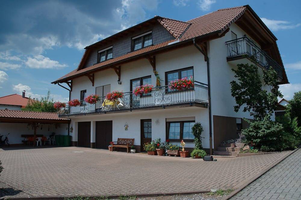 Ganze Wohnung, Schöne Freizeitangebote, großes Wander-und Radwegenetz in Fischbach bei Dahn, Landkreis Südwestpfalz