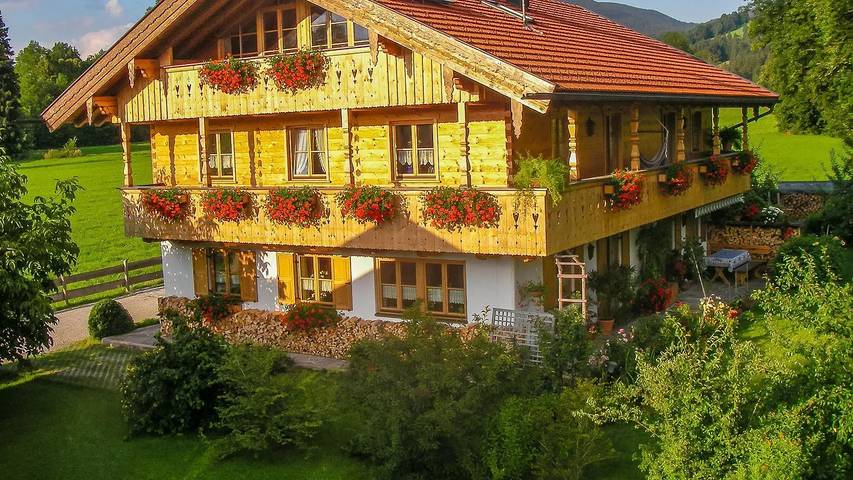 Hütte für 3 Personen, mit Terrasse und Sauna sowie Garten in Lenggries