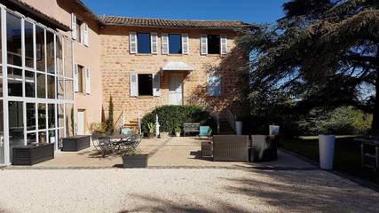 Gîte pour 5 personnes, avec vue et terrasse à Denicé