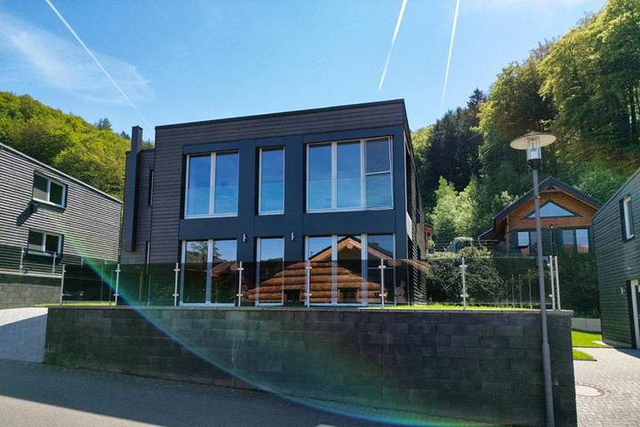 Ferienwohnung für 4 Personen, mit Ausblick und Seeblick sowie Garten, mit Haustier in Mendig