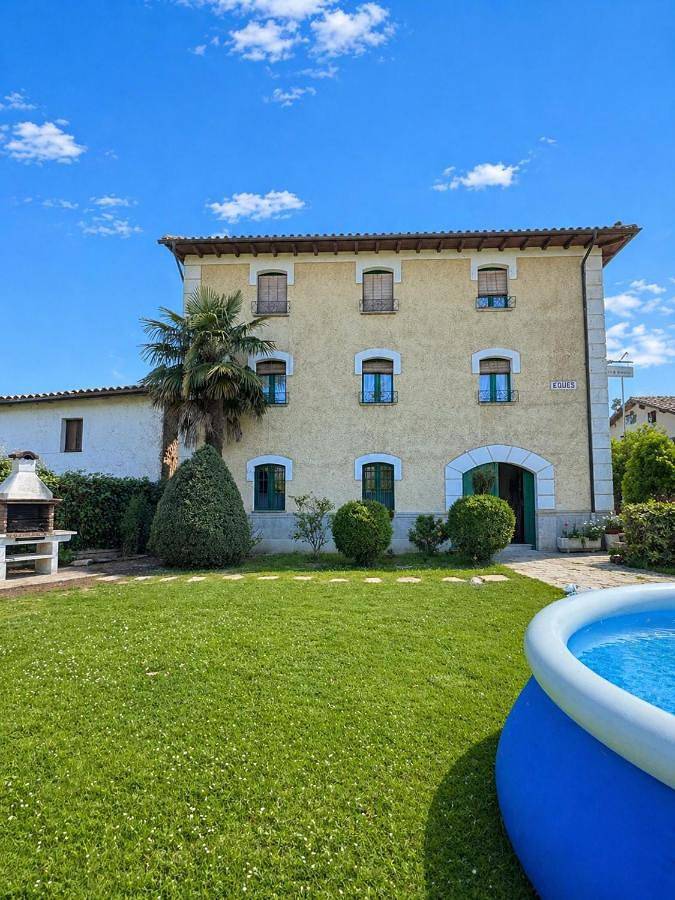 Casa rural para 8 personas, con vistas y jardín además de terraza y piscina, Se admiten mascotas en Cuenca de Pamplona