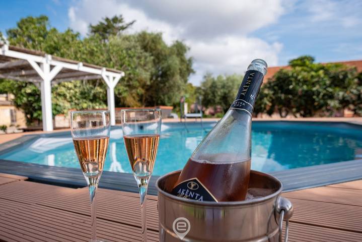 Ferienwohnung für 4 Personen, mit Balkon/Terrasse und Garten sowie Pool