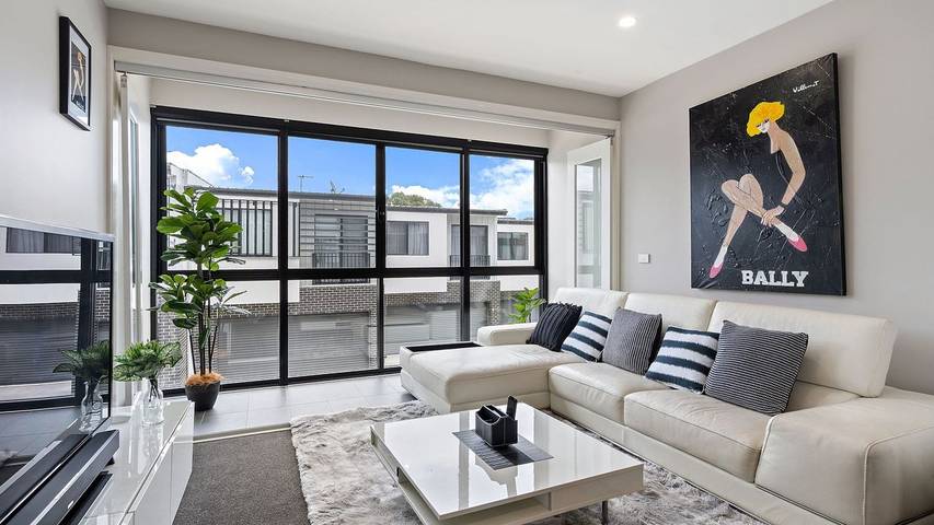 Holiday letting for 6 people, with balcony/terrace and lake view in Canberra