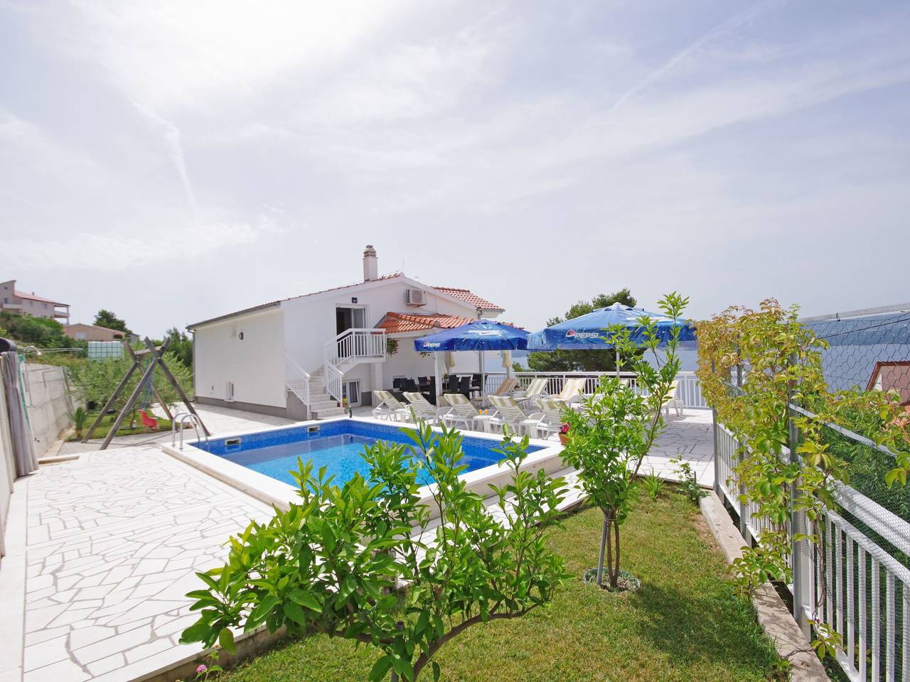 Villa Martina Matea große Villa mit beheiztem Pool in Stanici, Omis-Riviera