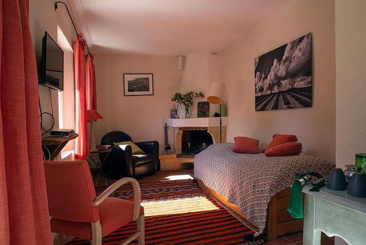 Location de vacances pour 2 personnes, avec jardin ainsi que piscine et vue à Simiane-la-Rotonde - 3