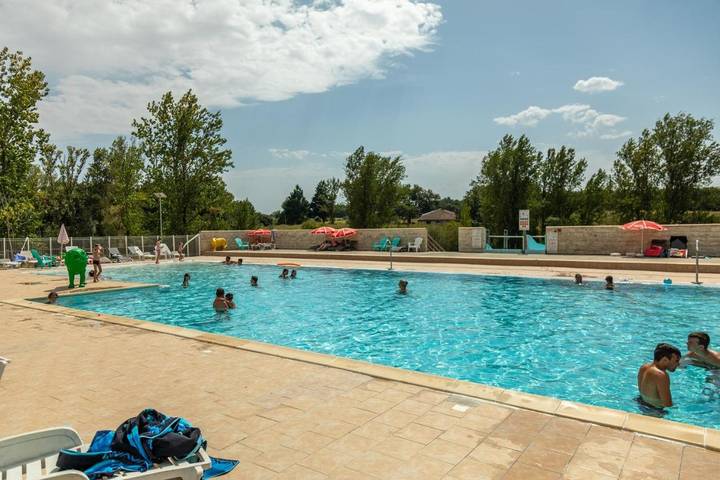 Location de vacances pour 4 personnes, avec Terrasse ainsi que Jardin et Piscine à Garganvillar - 3