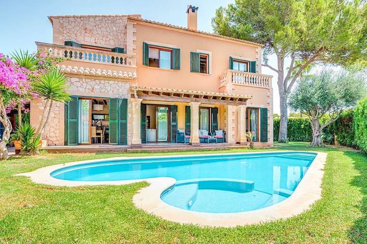 Ferienhaus für 8 Personen, mit Balkon und Whirlpool sowie Garten in Maioris Decima