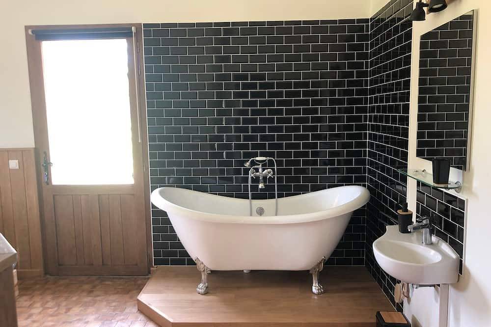 Eco-lodge, gite 3* pour 8 personnes avec piscine in Plazac, Périgord Noir