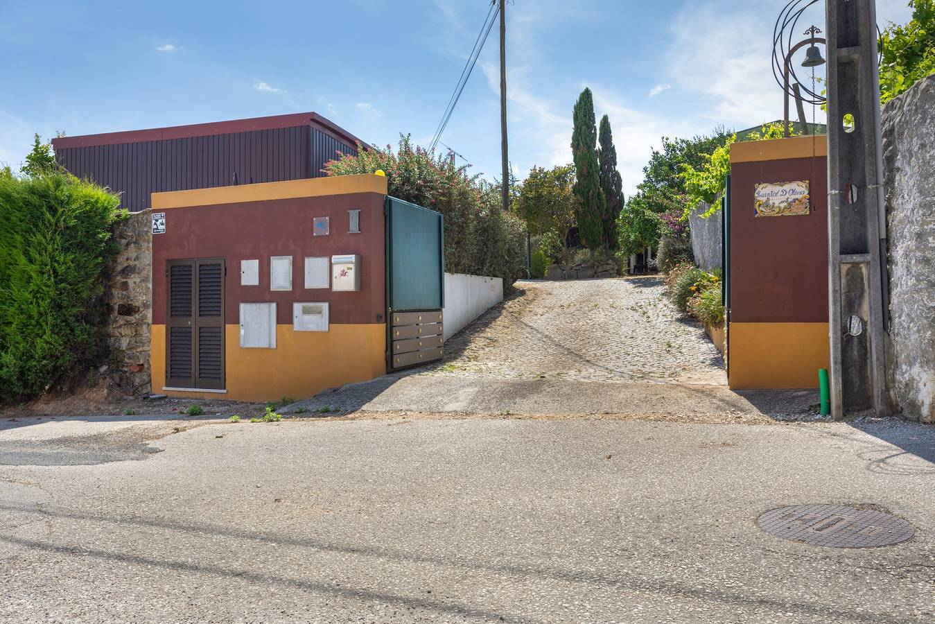 Country House 'D’Olívia Lovely Homes - Conceição' with Shared Garden, Wi-Fi & Air Conditioning in Cela, Leiria District