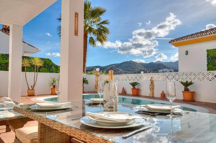 Ferienwohnung für 4 Personen, mit Terrasse und Pool sowie Ausblick