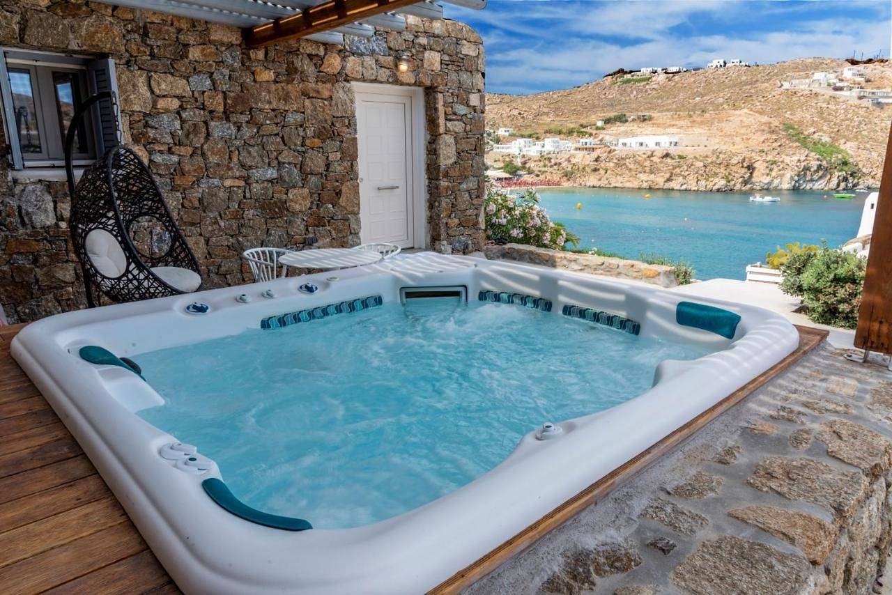 Suite with Private Pool in Platis Gialos, Mykonos