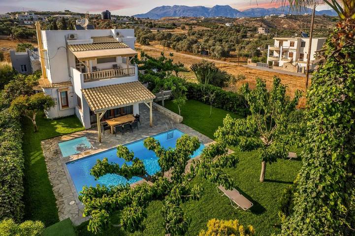 Ferienwohnung für 8 Personen, mit Pool und Garten - 1