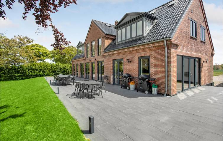 Feriehus for 16 personer med terrasse in Dueodde, Bornholm