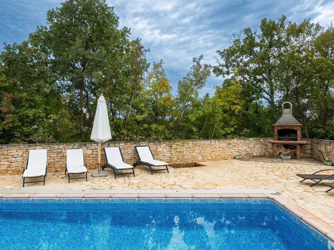 Villa Wish mit beheiztem Pool in Jursici, Svetvinčenat