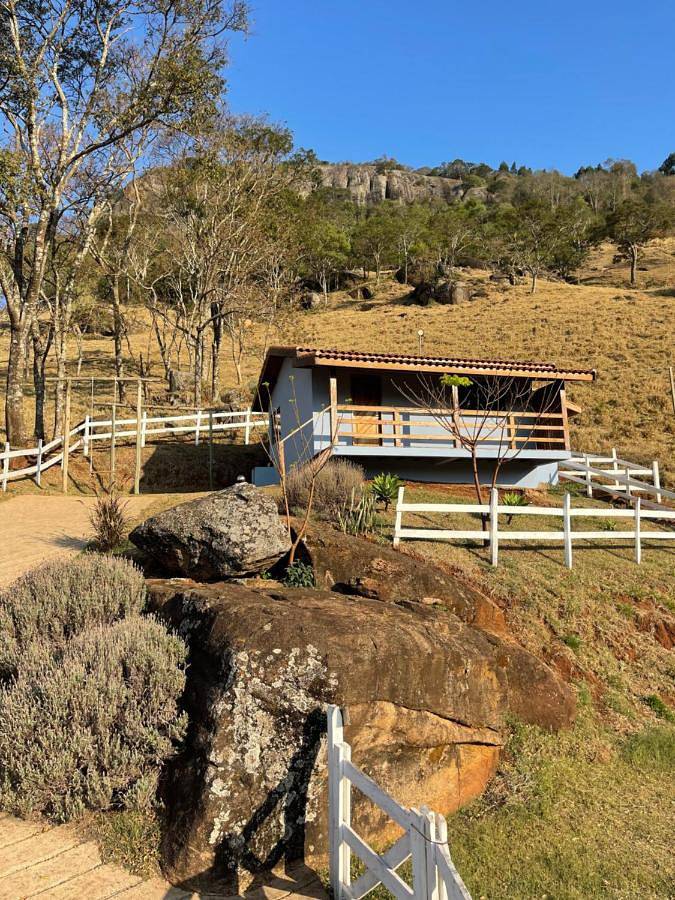 Casas e apartamentos de temporada para 2 pessoas, com balcão e jardim e ainda jacuzzi em Paraisópolis