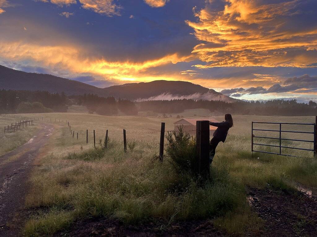 Magical Farm Villa with Heated Salt Water Pool in North Cowichan, Cowichan Valley Regional District