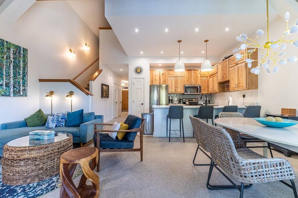 Ganze Wohnung, Condo in Silverthorne Close to Ski Resorts w/ Private Balcony & Work Area! in Silverthorne, Arapaho and Roosevelt National Forests