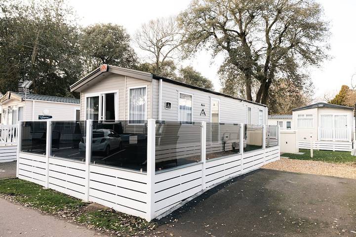 Cottage for 5 people, with terrace in Mudeford