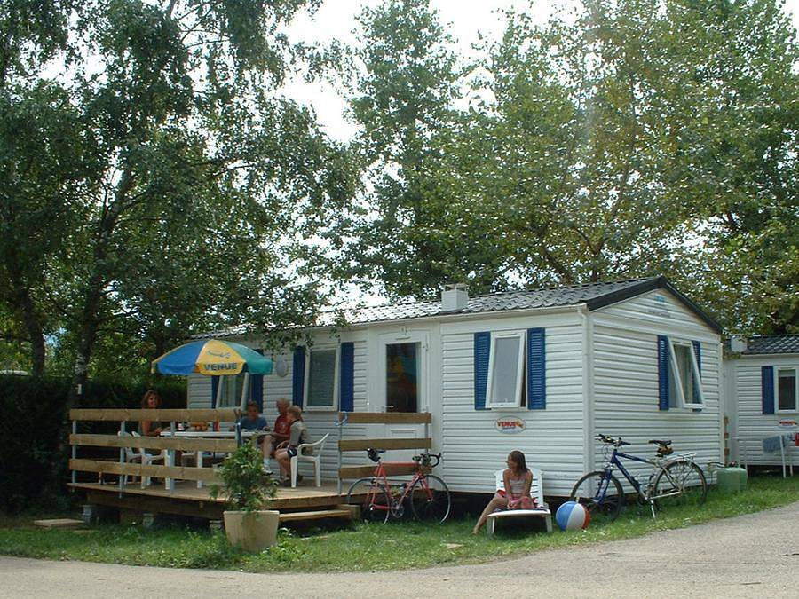 Camping Village Le Fayolan - Mobilhome 6 personas - Grand 800-3 A/C Cd in Clairvaux-les-Lacs, Jura