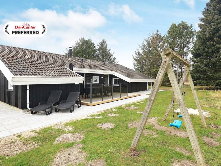 Ferieudlejning for 10 personer, med terrasse og pool i Tversted