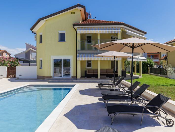 Ferienhaus für 10 Personen, mit Garten und Pool in Umag