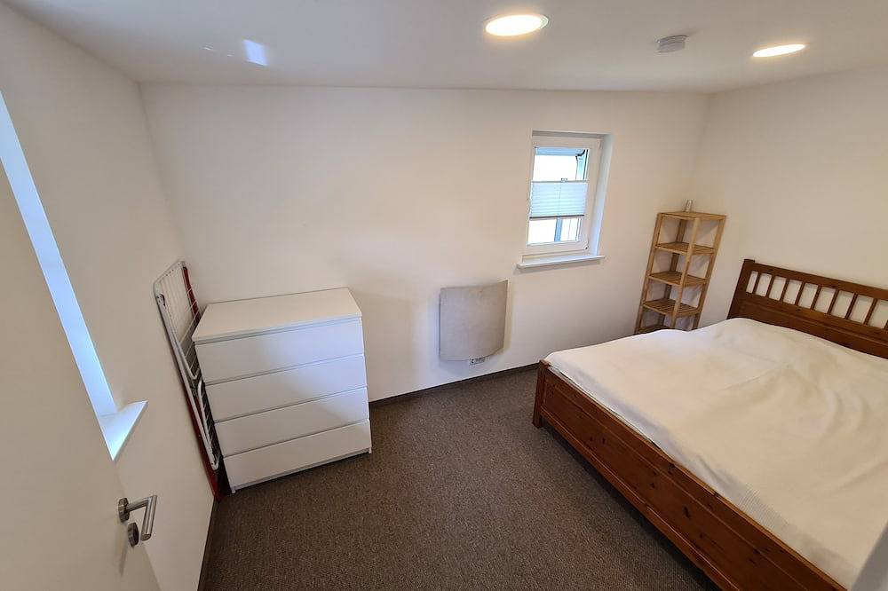 Ferienhaus am Wald in Müllrose. \nkomplett eingerichtet und saniert.\nseenähe in Müllrose, Schlaubetal